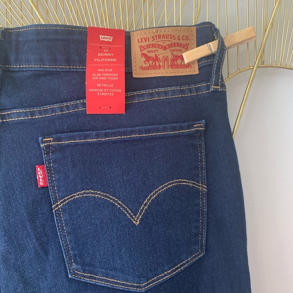 Levi’s 711 Dark Wash Skinny Jean - Picture 8 of 8